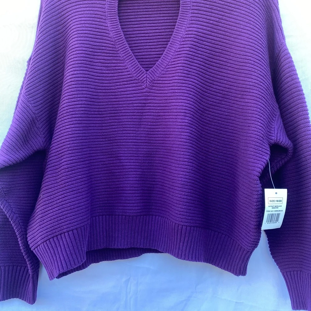 Sweater - Picture 4 of 10